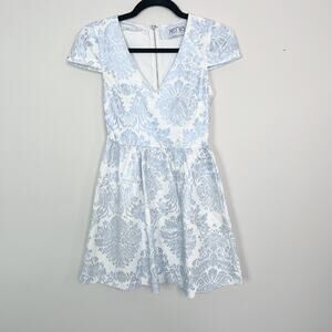 Xenia Shimmering Dress Metallic Jacquard Size 2